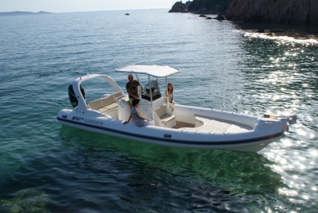  Genießen Sie die Landschaft Südkorsikas mit dem Boot mit A Quad Jet Pro Bootsverleih 